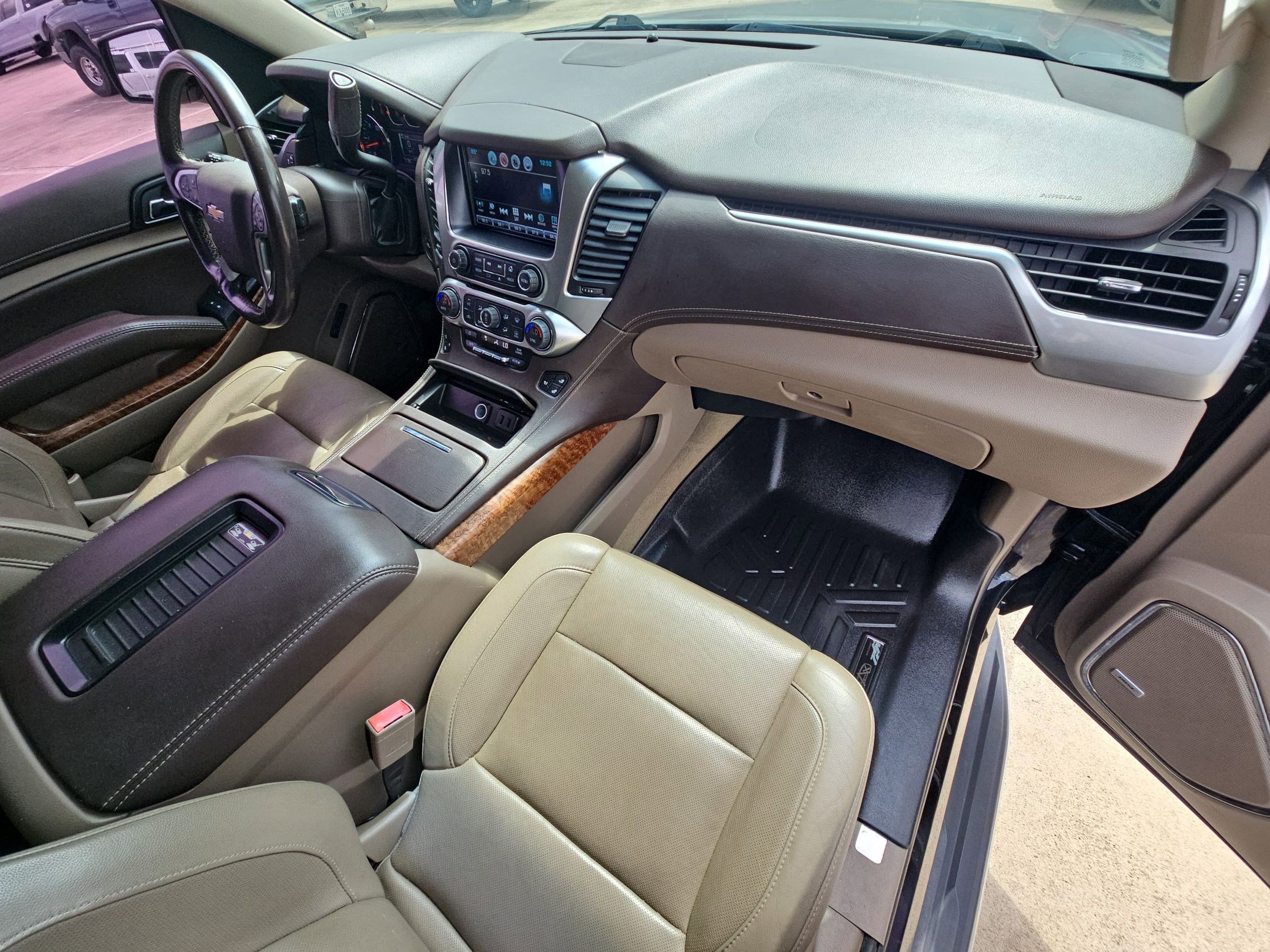 Used 2017 Chevrolet Suburban Premier image 32