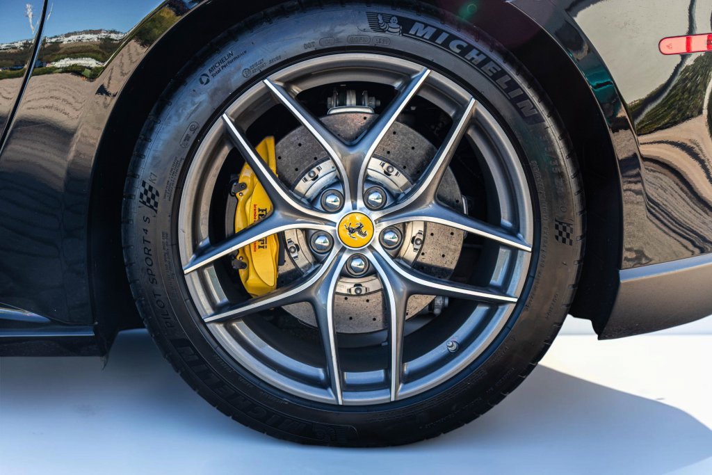 Used 2014 Ferrari F12 Berlinetta RWD image 59