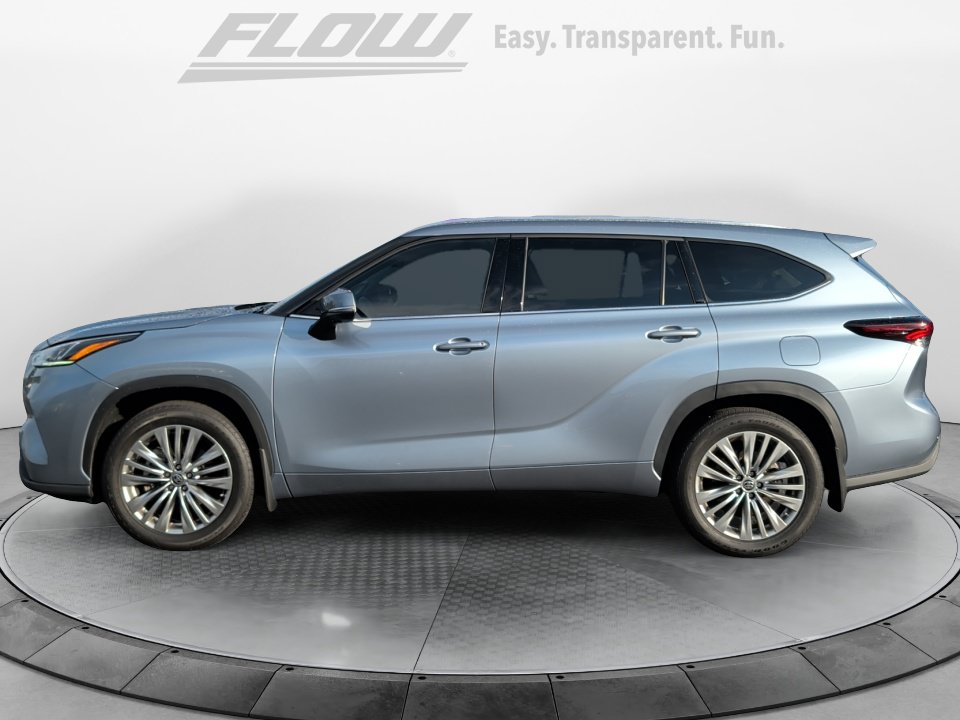 Used 2024 Toyota Highlander Platinum FWD image 5
