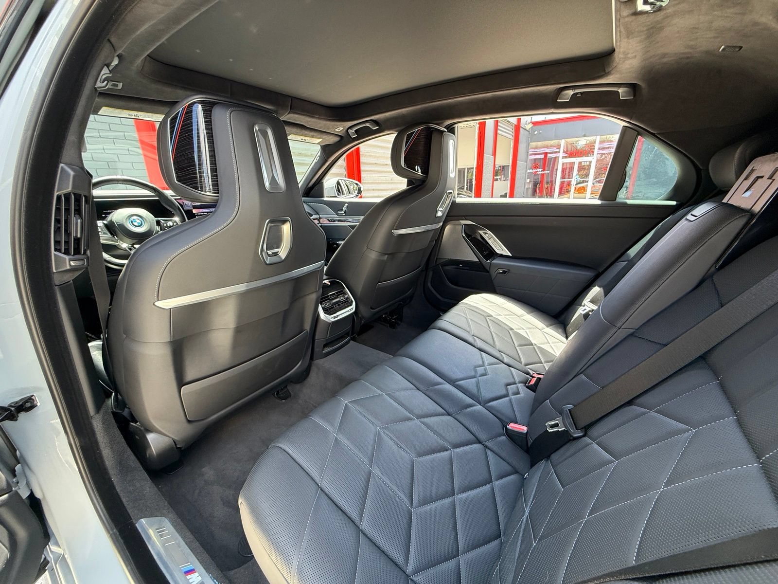 Used 2024 BMW i7 eDrive50 w/ M Sport Package RWD image 22