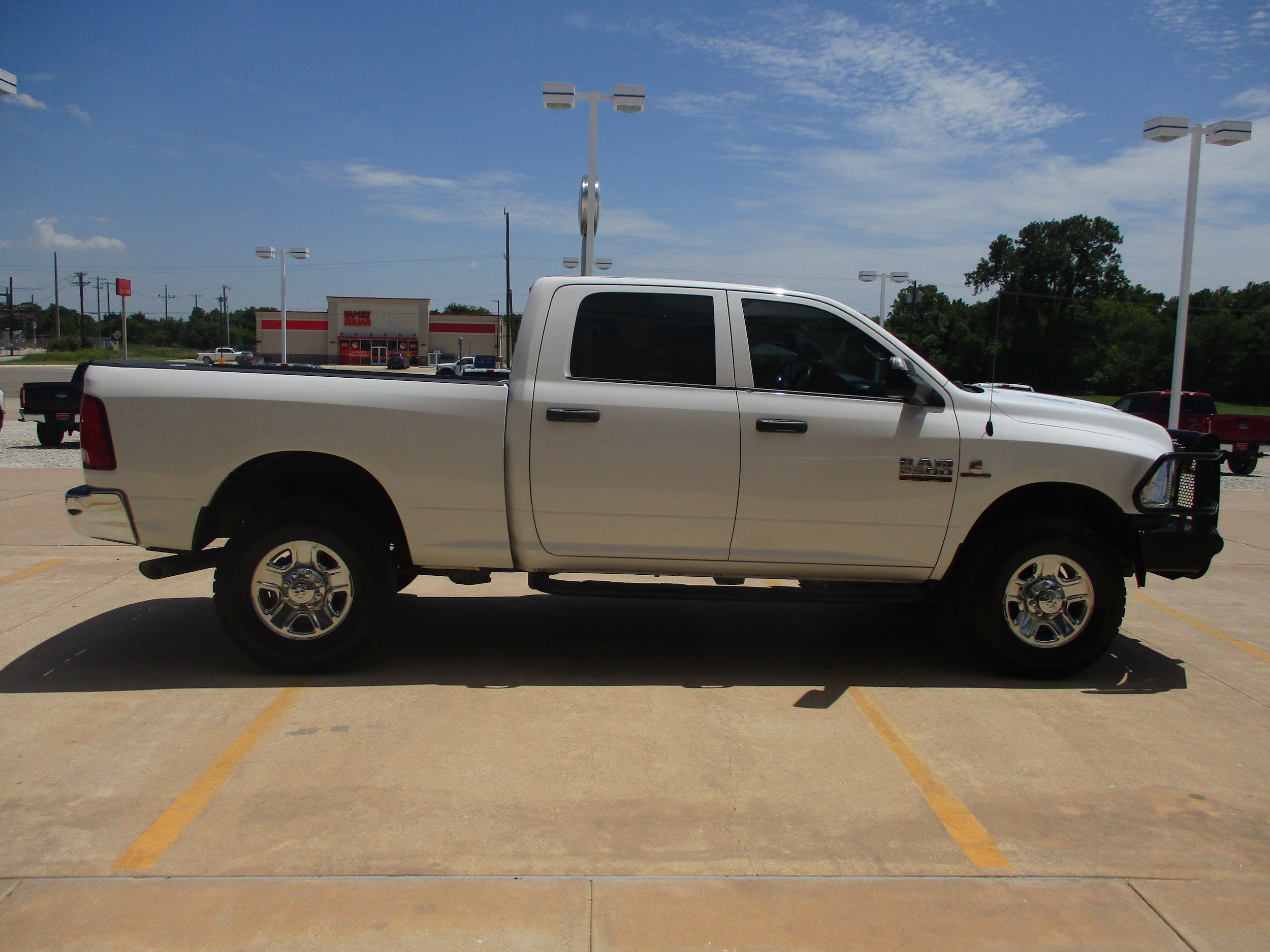 Used 2018 RAM 2500 Tradesman w/ Chrome Appearance Group AWD/4WD image 3