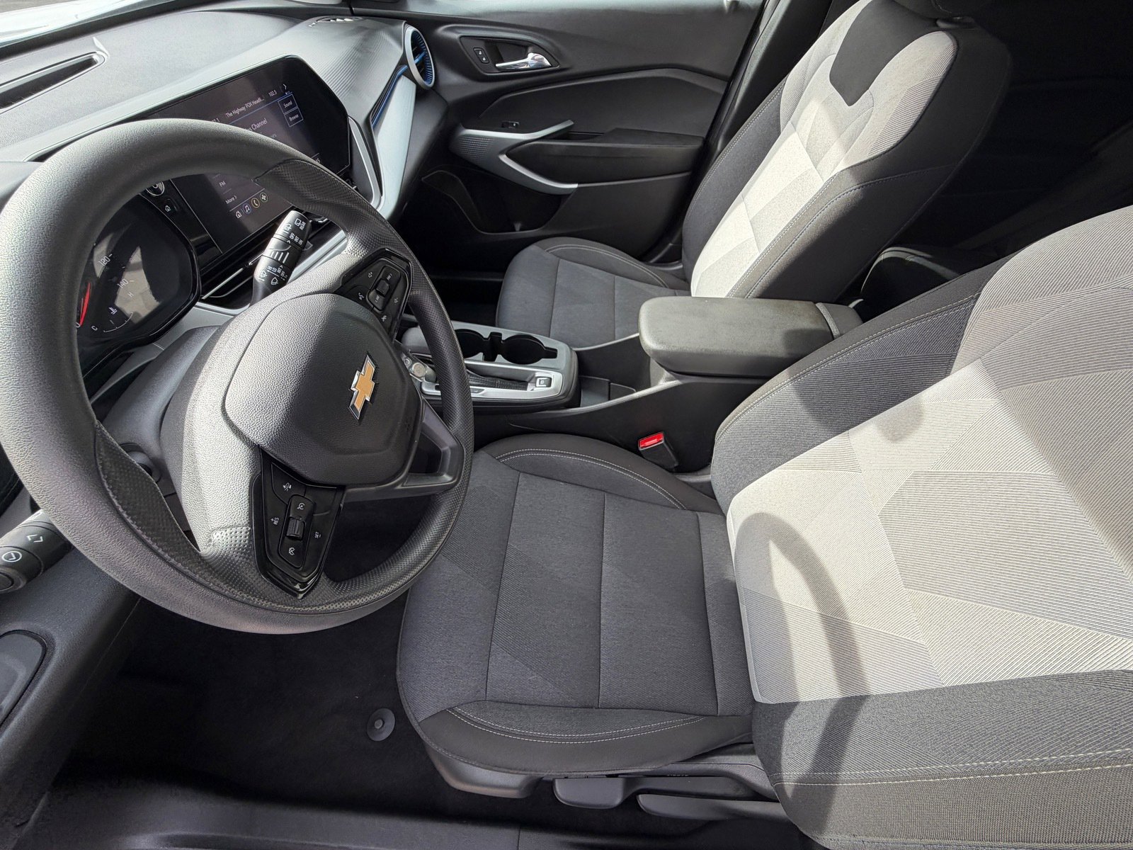 Used 2025 Chevrolet Trax LS image 14