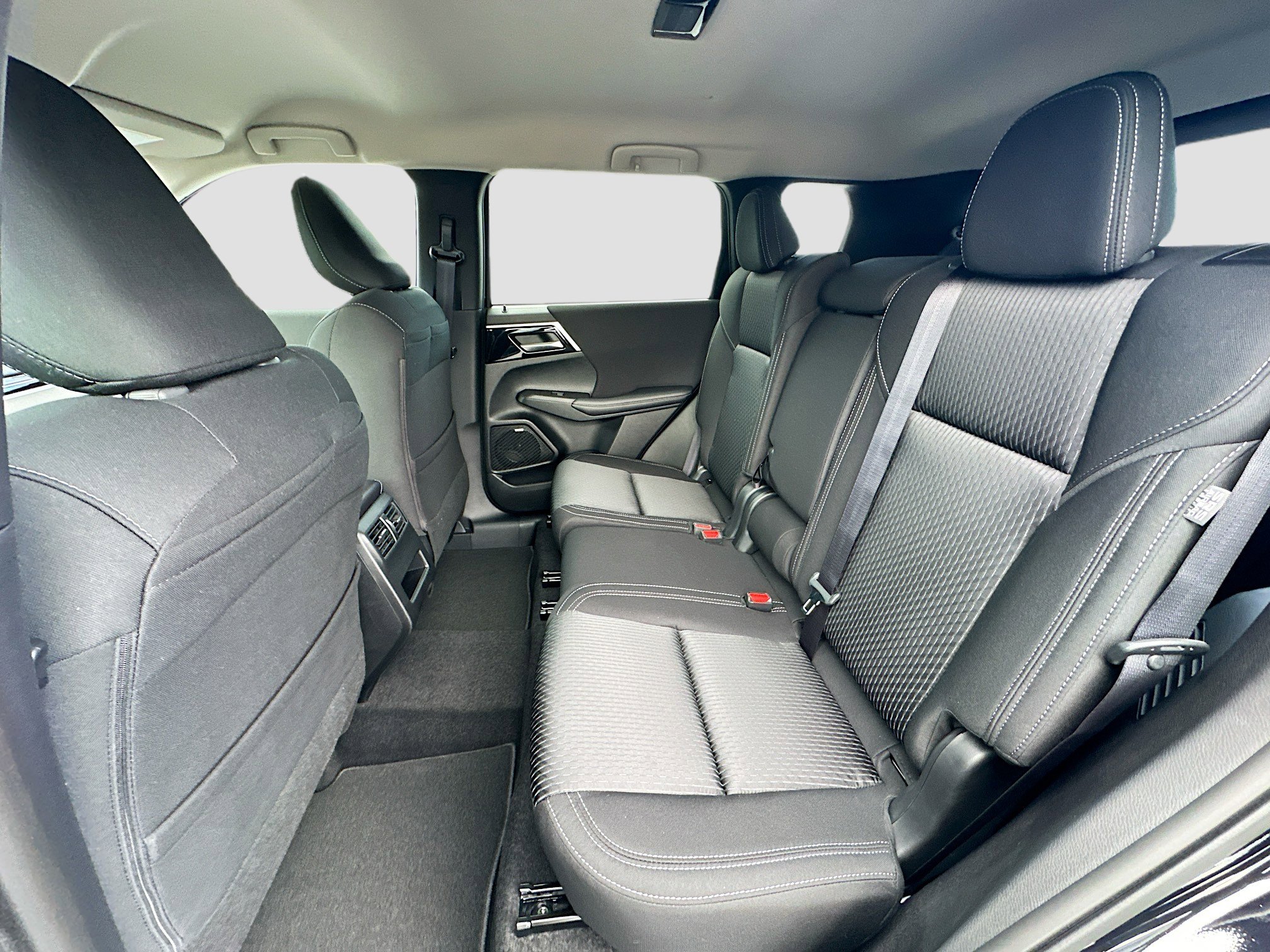 New 2026 Mitsubishi Outlander ES image 17