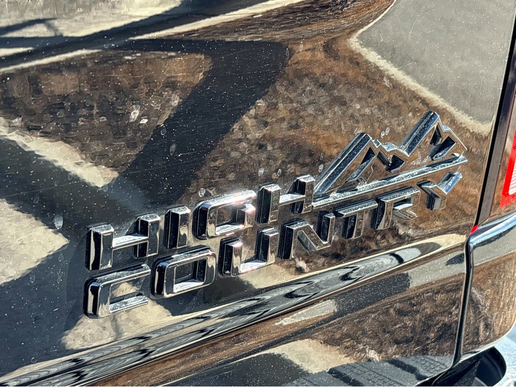 Used 2024 Chevrolet Silverado 2500 High Country w/ Midnight Edition image 29