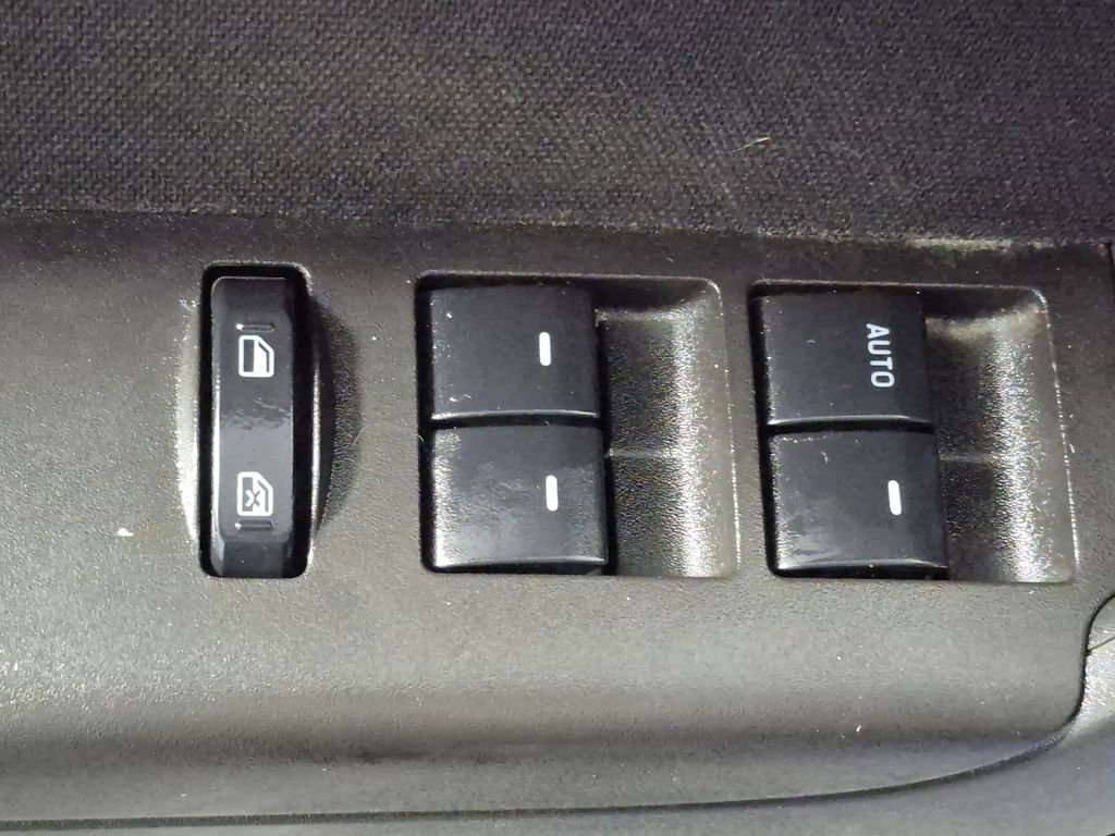 Used 2010 Ford Focus SES FWD image 16