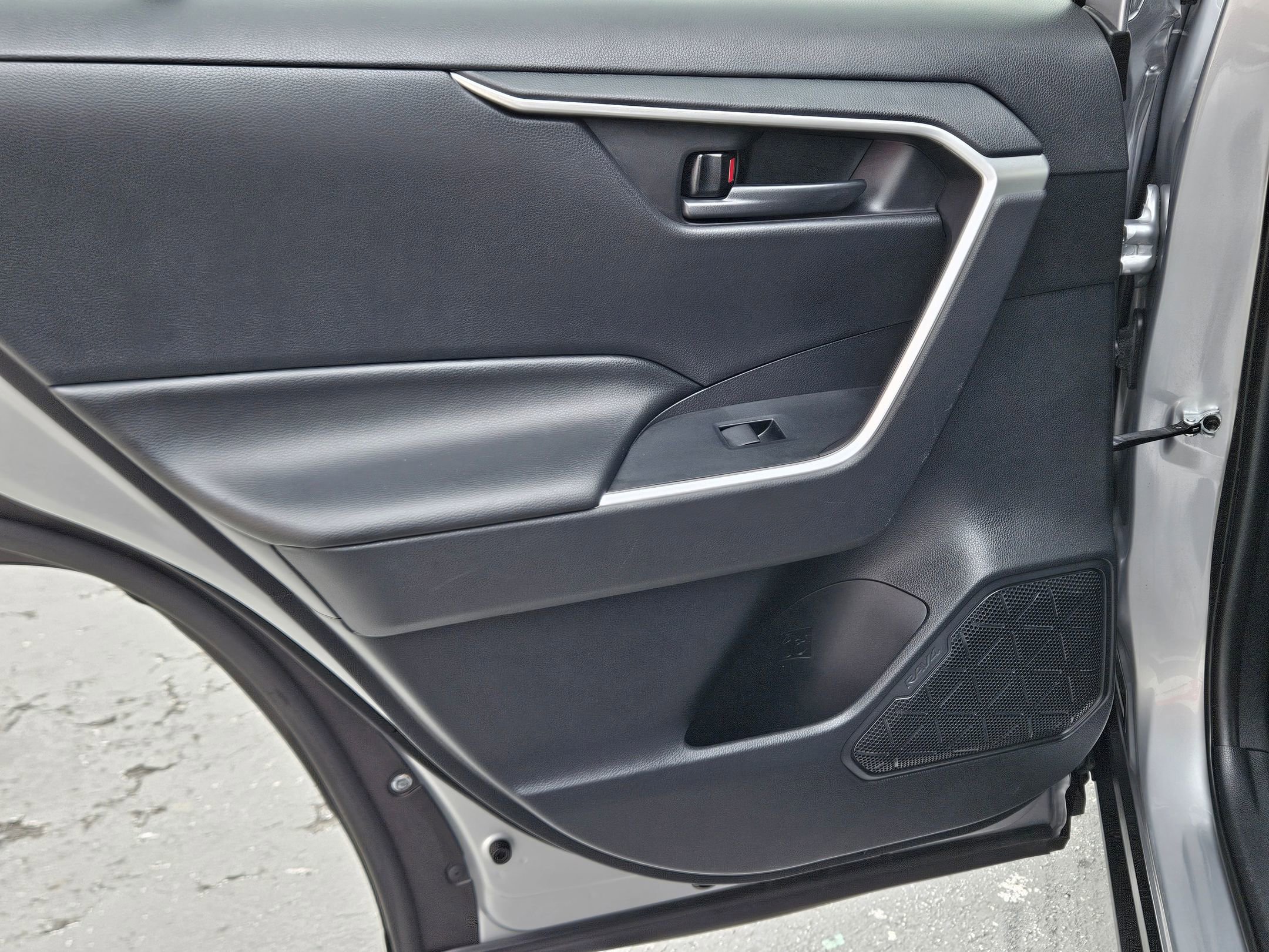 Used 2019 Toyota RAV4 LE w/ Carpet Mat Package image 22