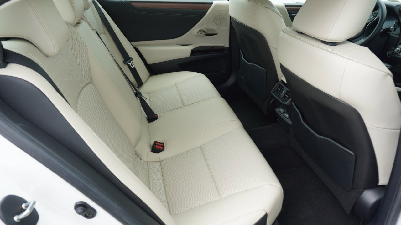 Used 2025 Lexus ES 350 w/ Premium Package FWD image 11