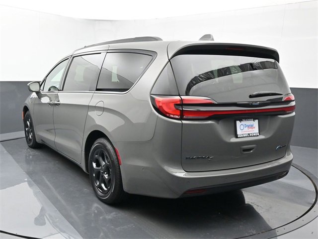 Used 2021 Chrysler Pacifica Touring-L w/ S Appearance Package image 3