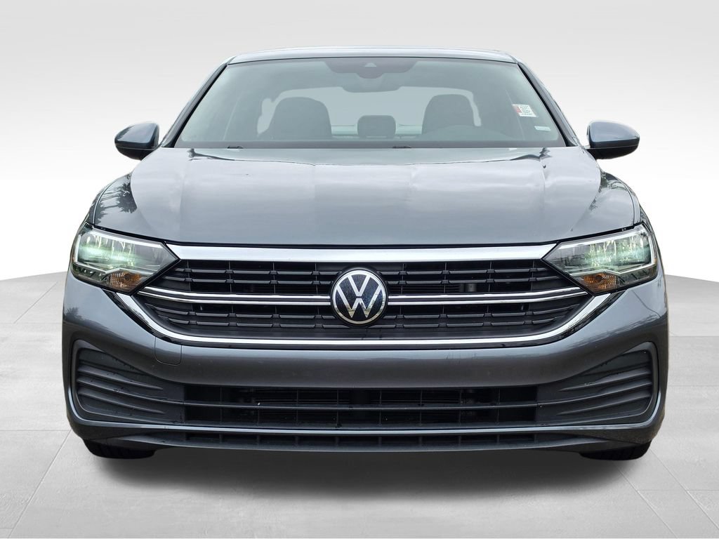Used 2024 Volkswagen Jetta SE FWD image 4