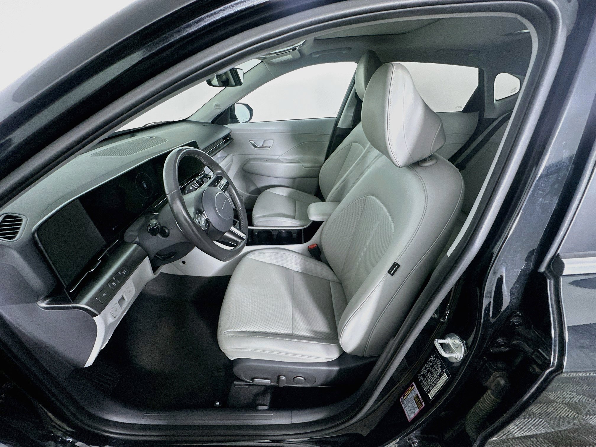 Used 2024 Hyundai Kona Limited FWD image 13