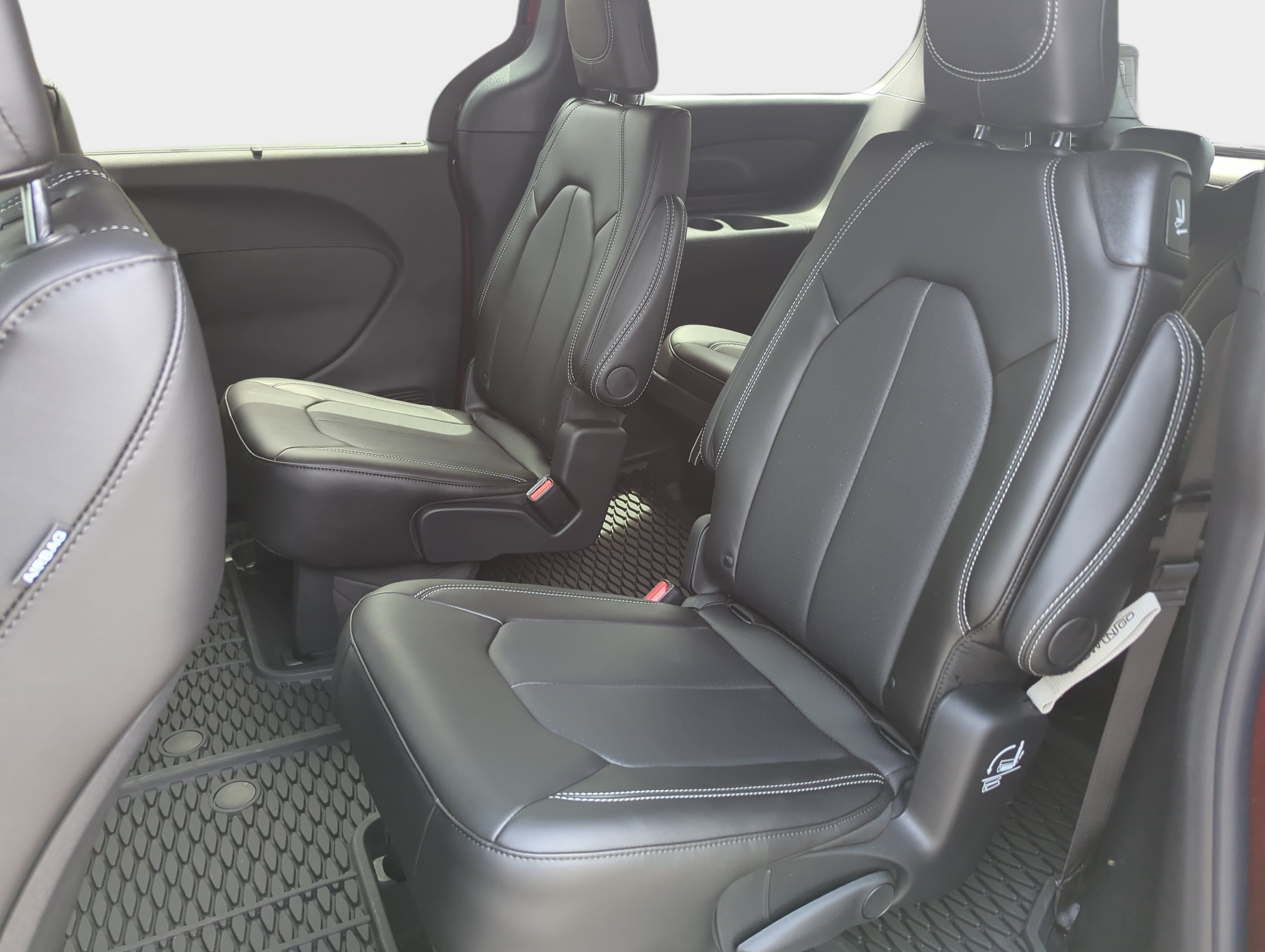 New 2027 Chrysler Pacifica Select AWD/4WD image 12