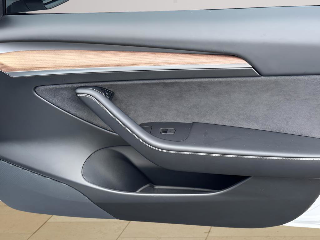 Used 2021 Tesla Model 3 Standard Range Plus image 31