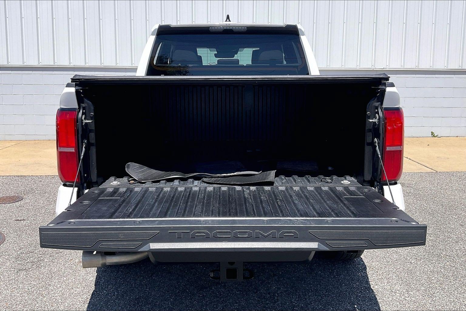 Used 2024 Toyota Tacoma SR5 AWD/4WD image 40
