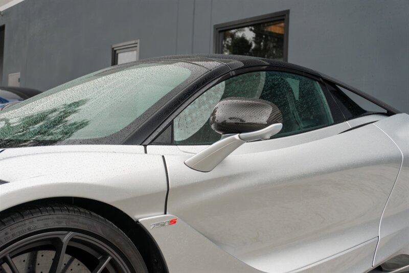 Used 2024 McLaren 750S Spider image 31