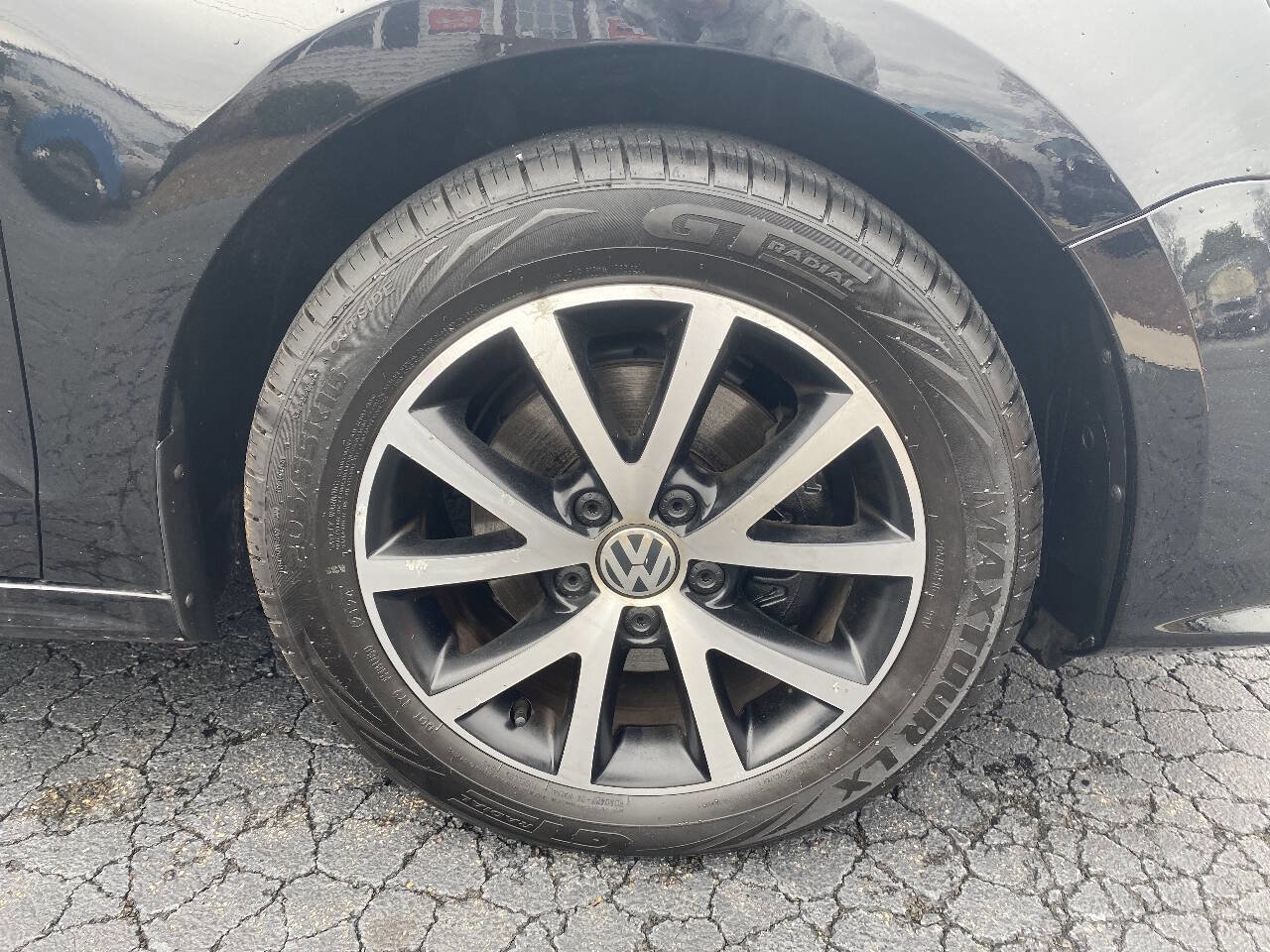 Used 2017 Volkswagen Jetta SE image 4