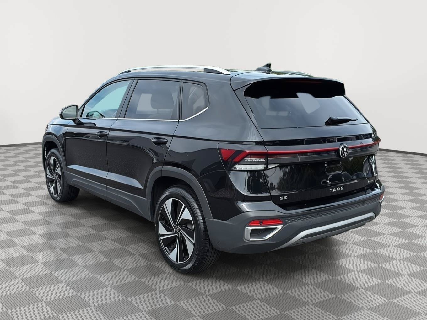 Used 2025 Volkswagen Taos SE AWD/4WD image 7