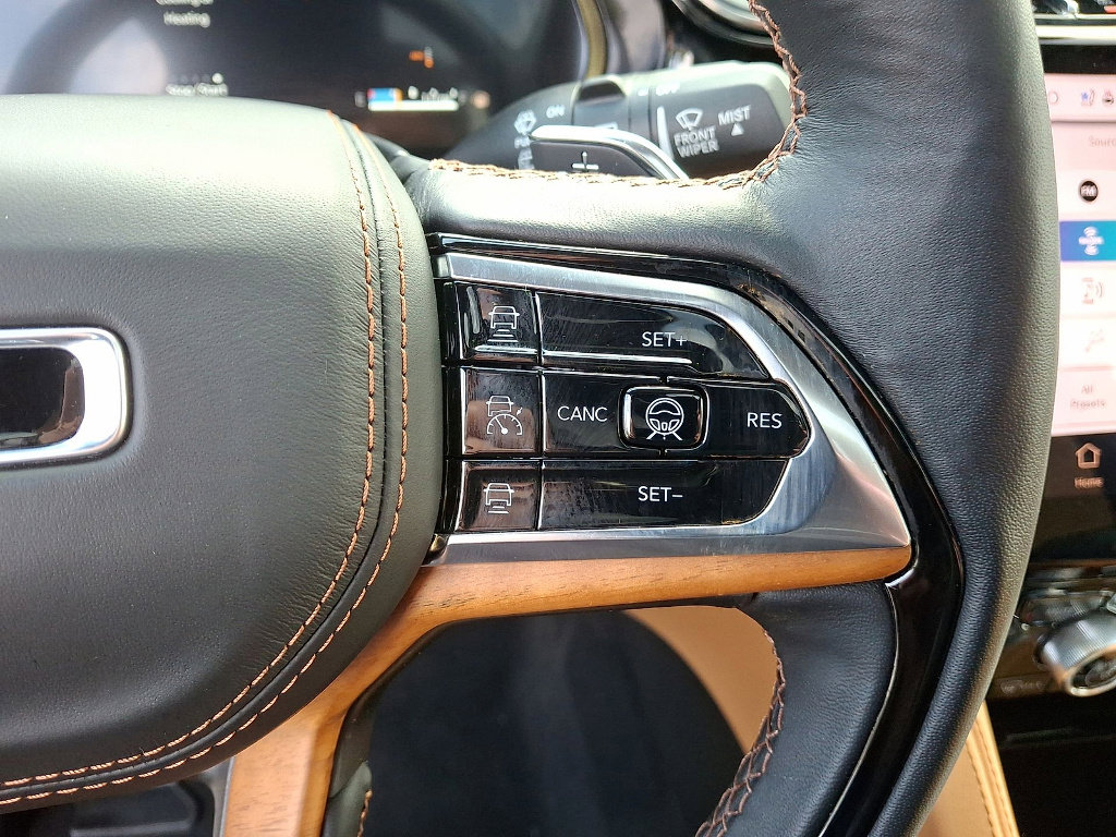 Certified 2025 Jeep Grand Cherokee L Summit AWD/4WD image 18