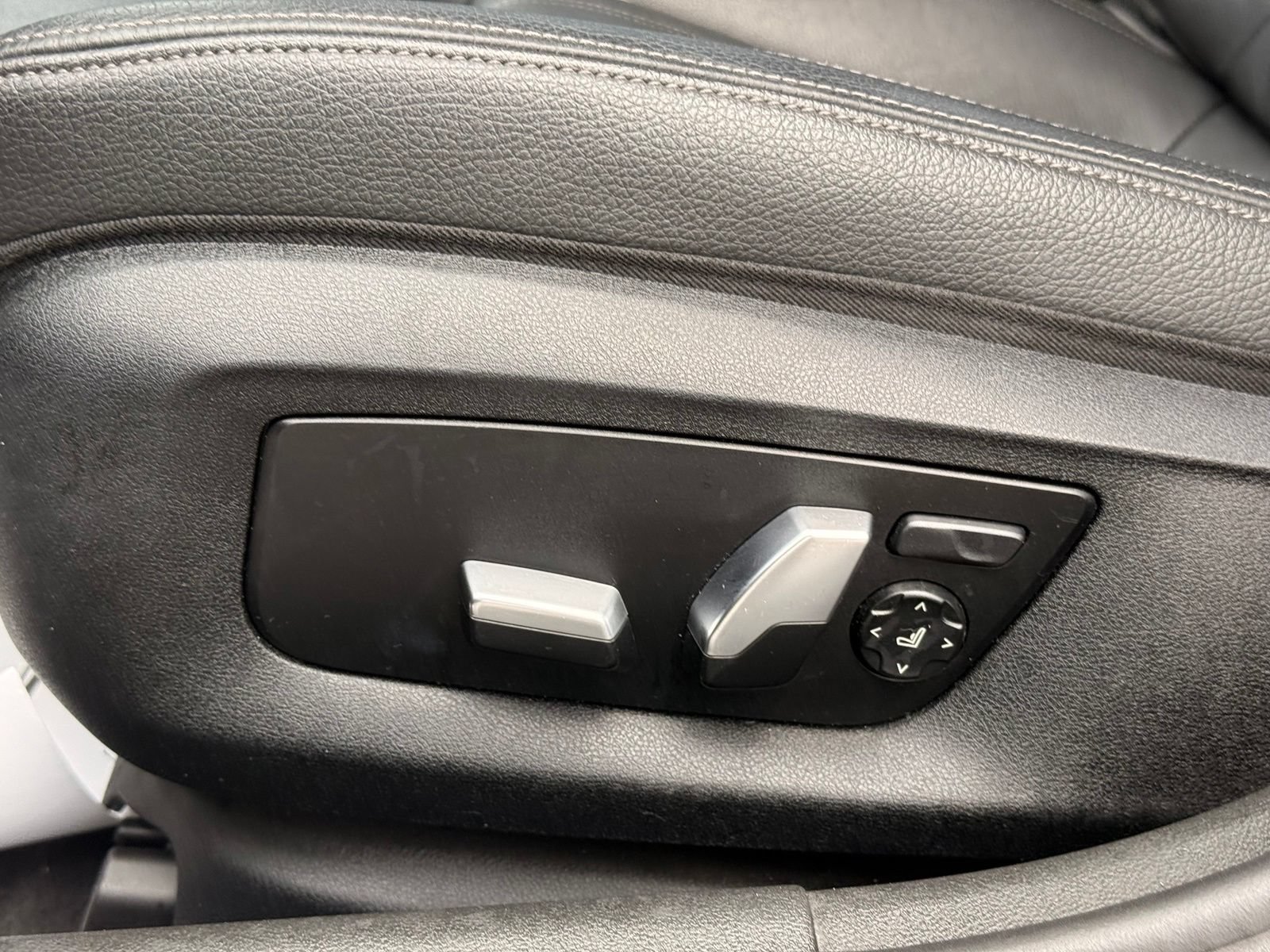 Used 2019 BMW 530i RWD image 17