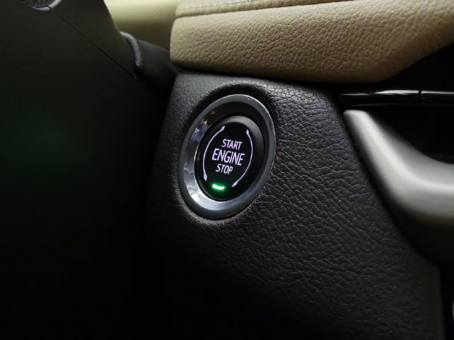 Used 2024 Cadillac XT4 Luxury w/ Cold Weather Package FWD image 33