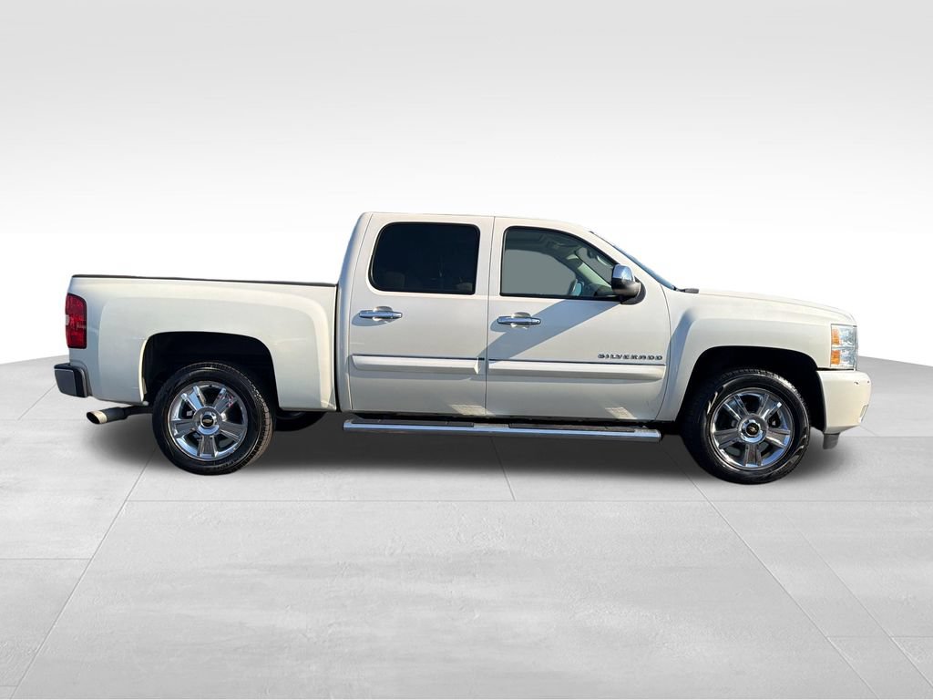Used 2013 Chevrolet Silverado 1500 LTZ w/ LTZ White Diamond Edition AWD/4WD image 6