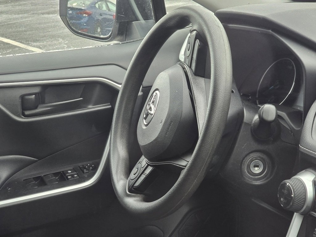 Used 2021 Toyota RAV4 LE image 18