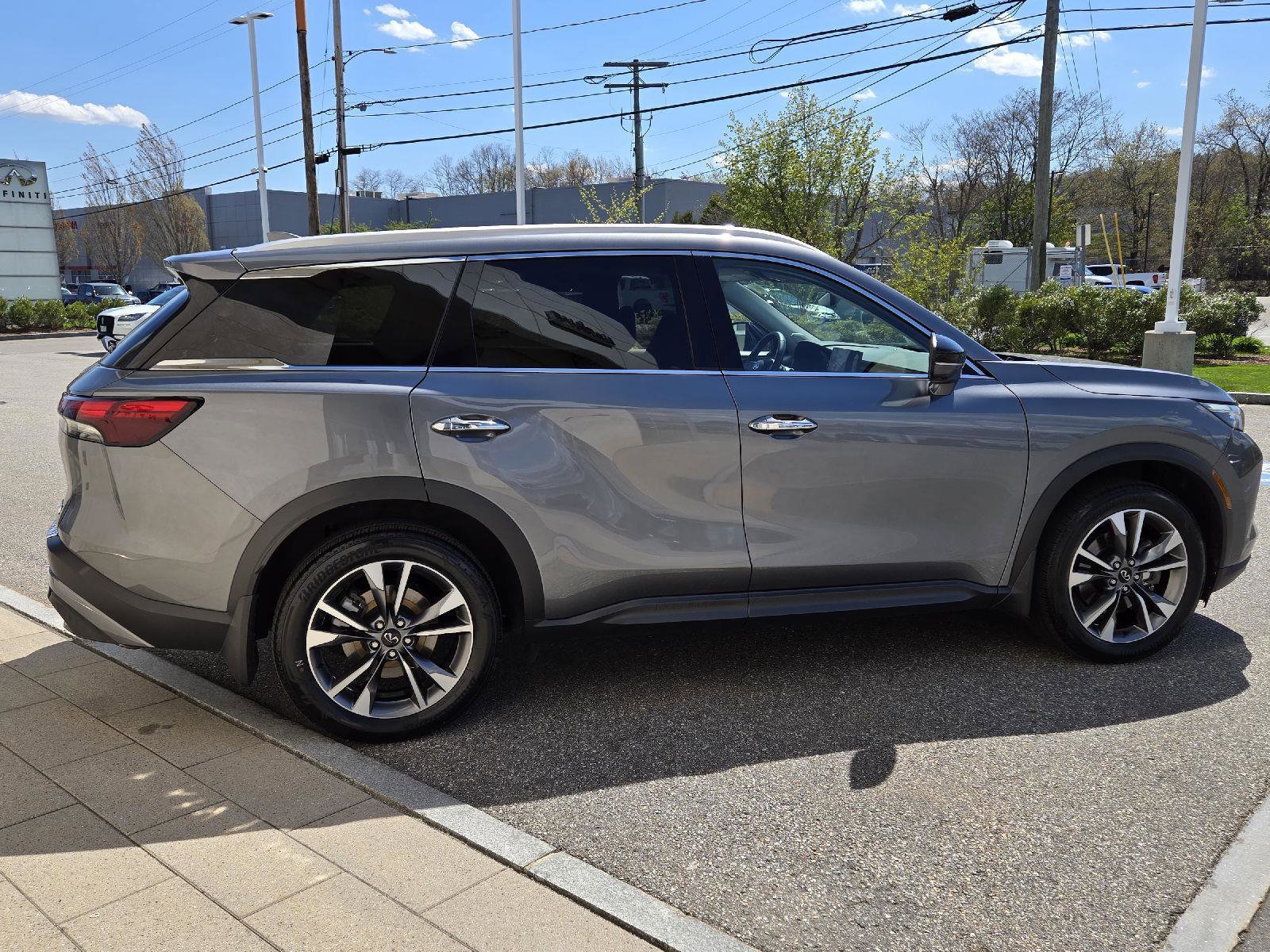 Certified 2023 INFINITI QX60 Luxe w/ Vision Package AWD/4WD image 16