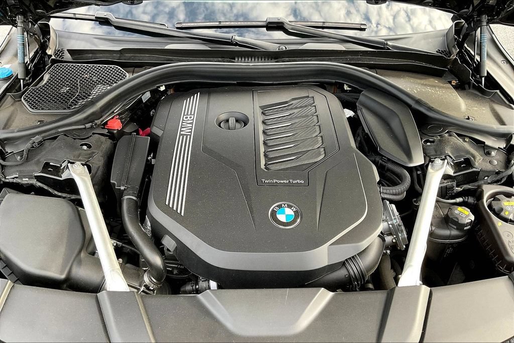 Used 2022 BMW 740i w/ M Sport Package RWD image 20