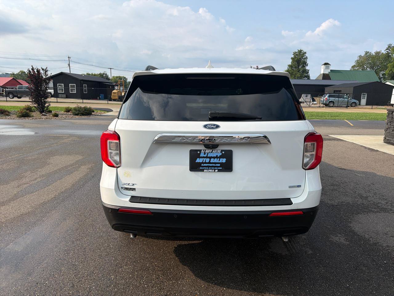Used 2020 Ford Explorer XLT AWD/4WD image 5