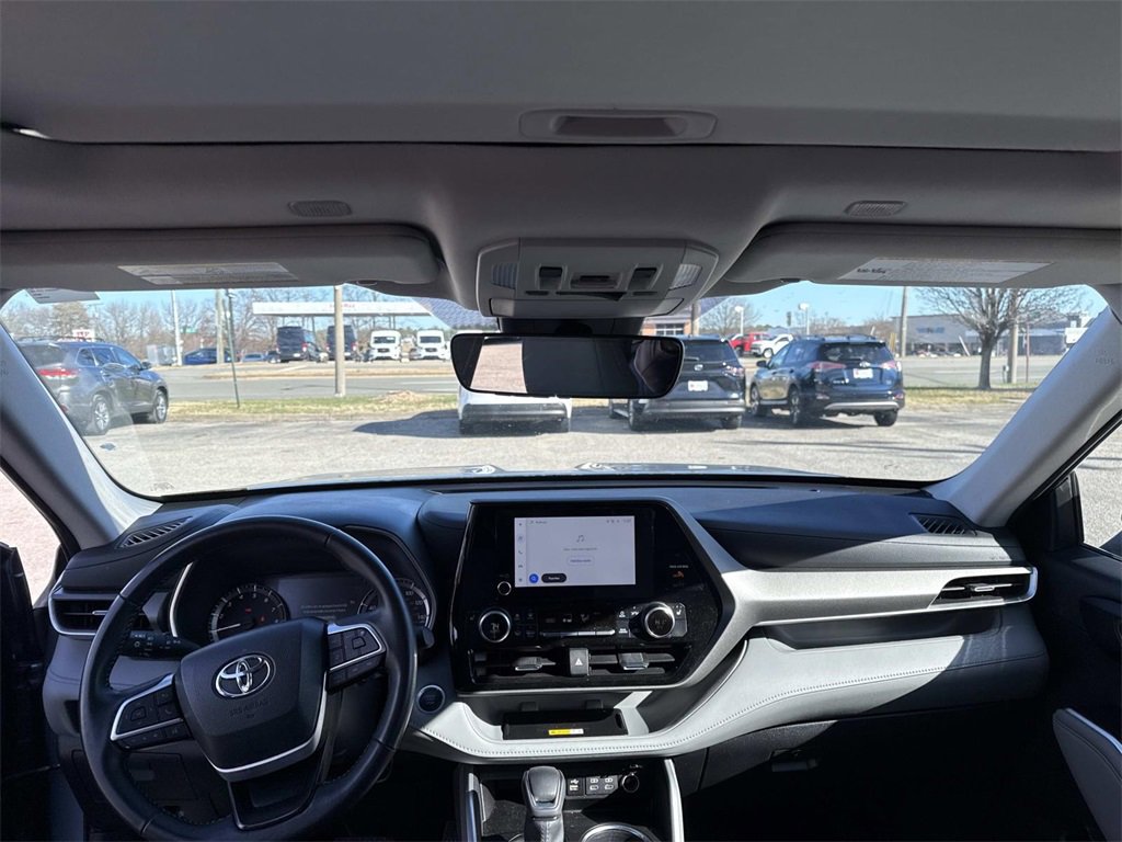 Certified 2024 Toyota Highlander XLE image 15