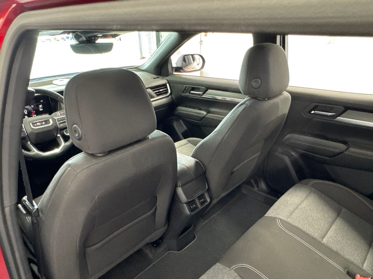 Used 2025 GMC Terrain Elevation w/ Technology Package II AWD/4WD image 41