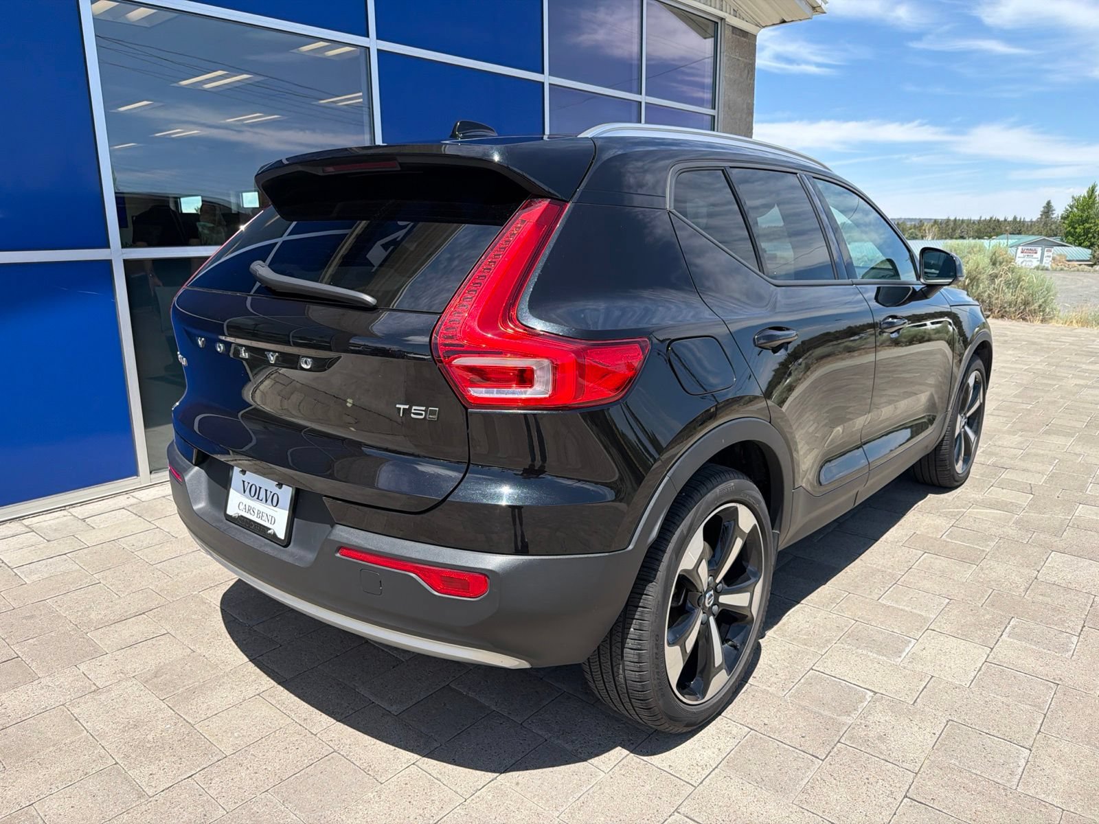 Used 2020 Volvo XC40 T5 Momentum w/ Protection Package Premier AWD/4WD image 7