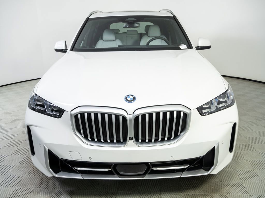 Used 2025 BMW X5 xDrive50e w/ Parking Assistance Package AWD/4WD image 33