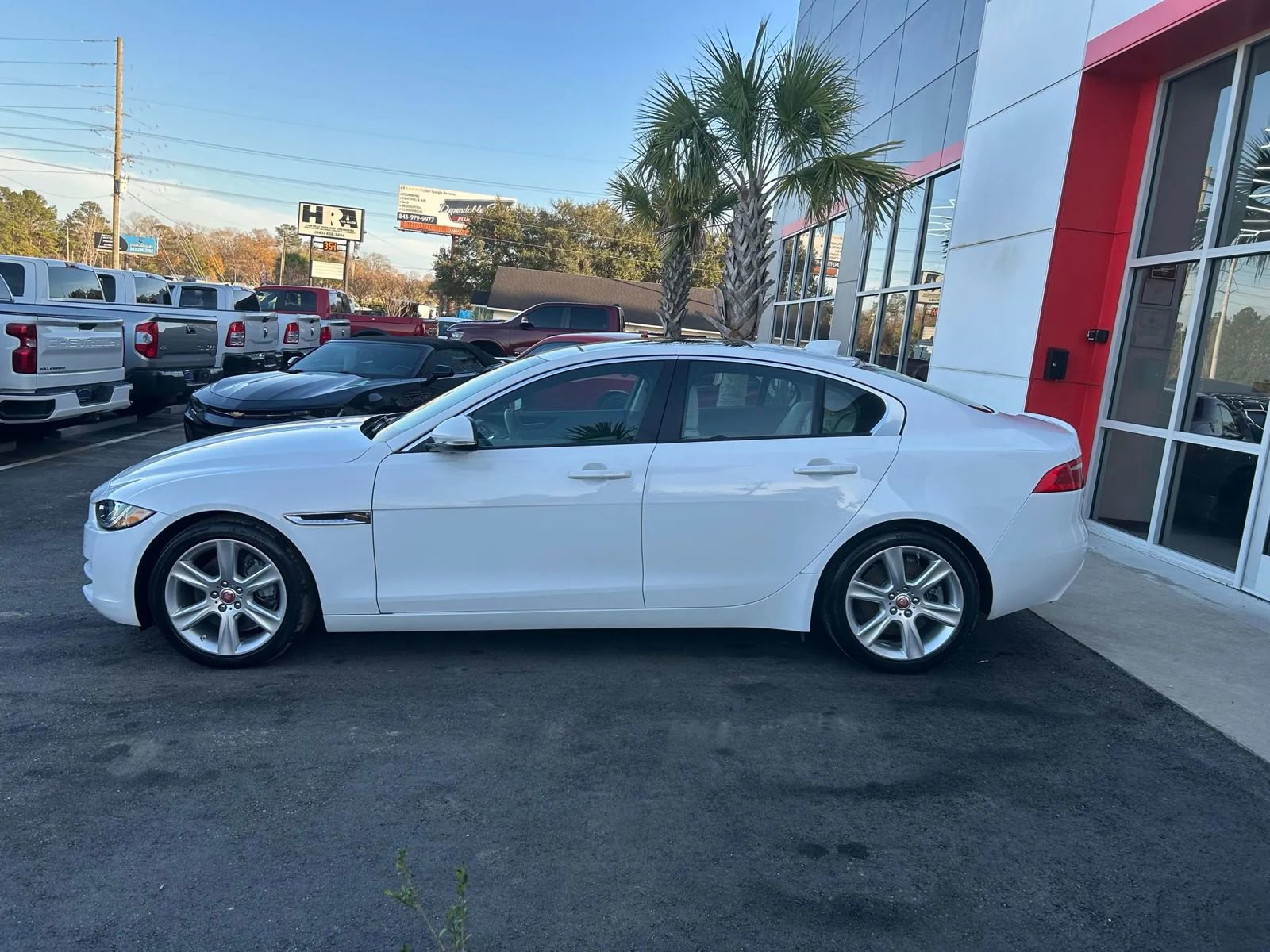 Used 2017 Jaguar XE Premium image 8