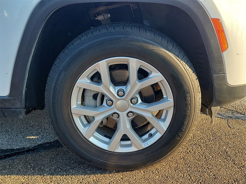 Used 2023 Jeep Grand Cherokee Limited image 5