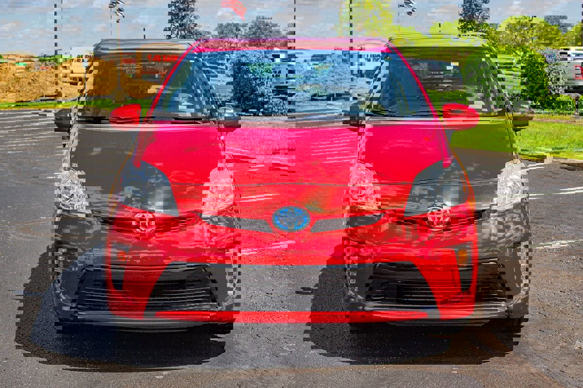 Used 2015 Toyota Prius Three FWD image 2