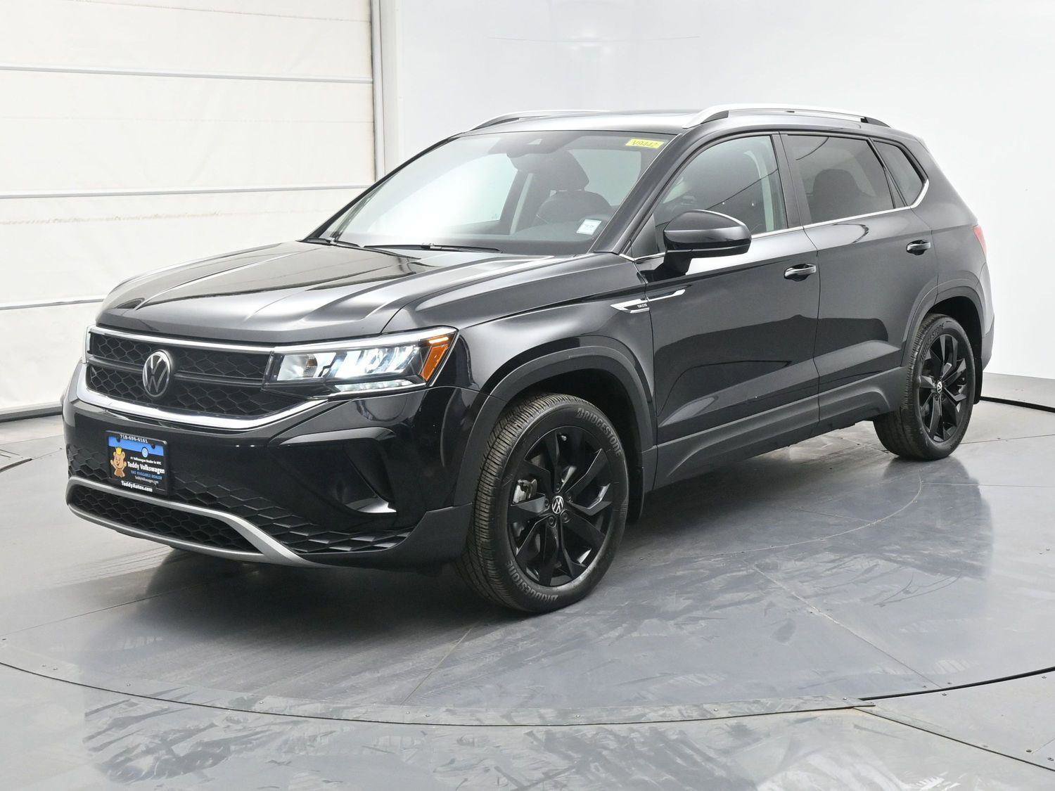 Used 2023 Volkswagen Taos SE image 1