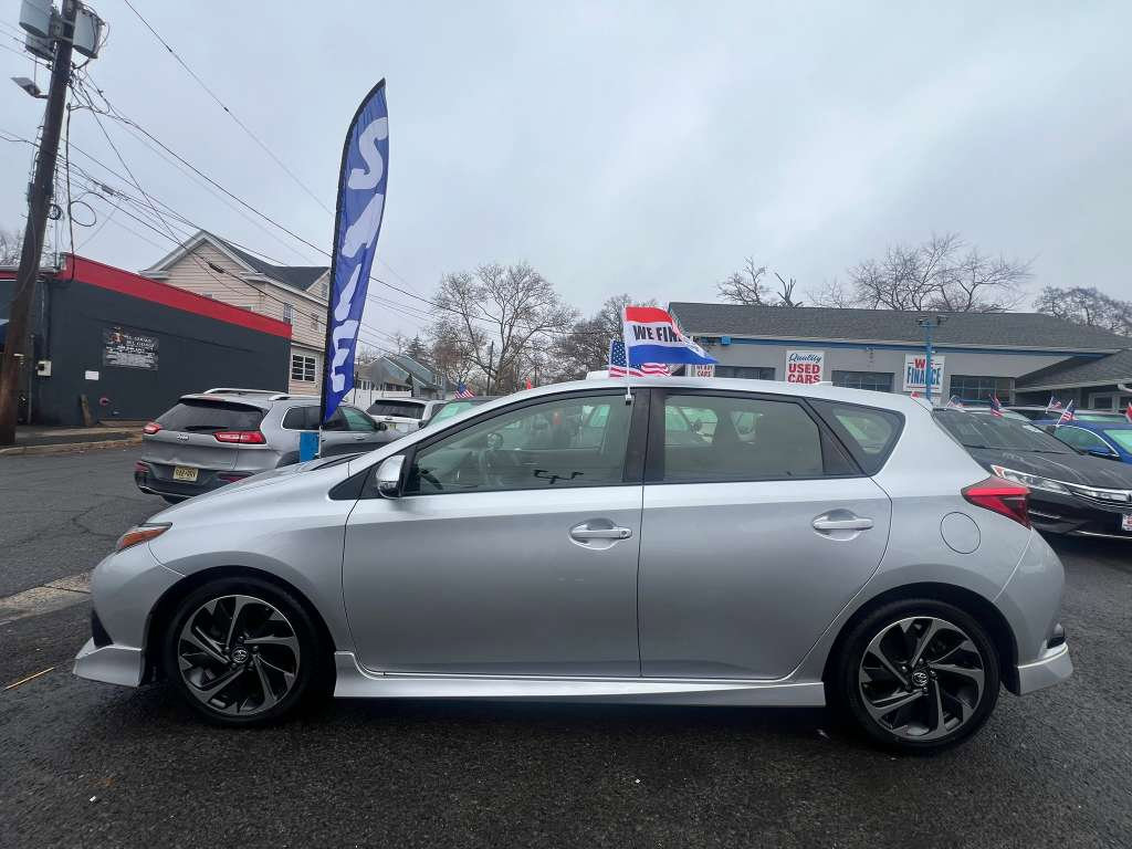 Used 2018 Toyota Corolla iM image 4