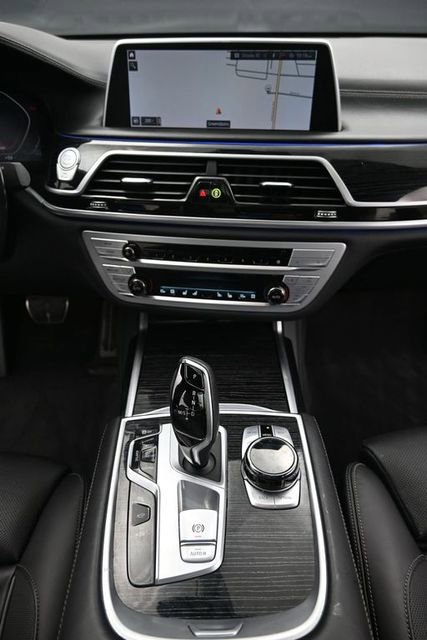 Used 2022 BMW 750i xDrive w/ Executive Package image 16