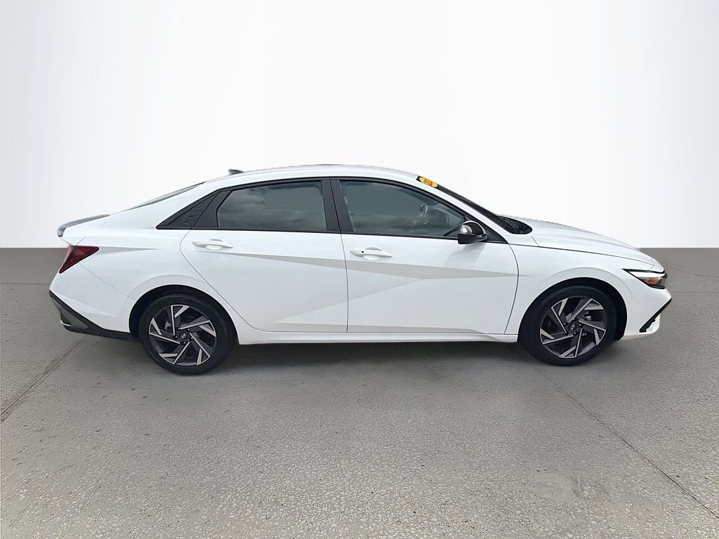 Used 2025 Hyundai Elantra Sport FWD image 3