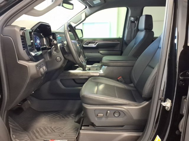 Used 2025 Chevrolet Silverado 1500 LTZ AWD/4WD image 11