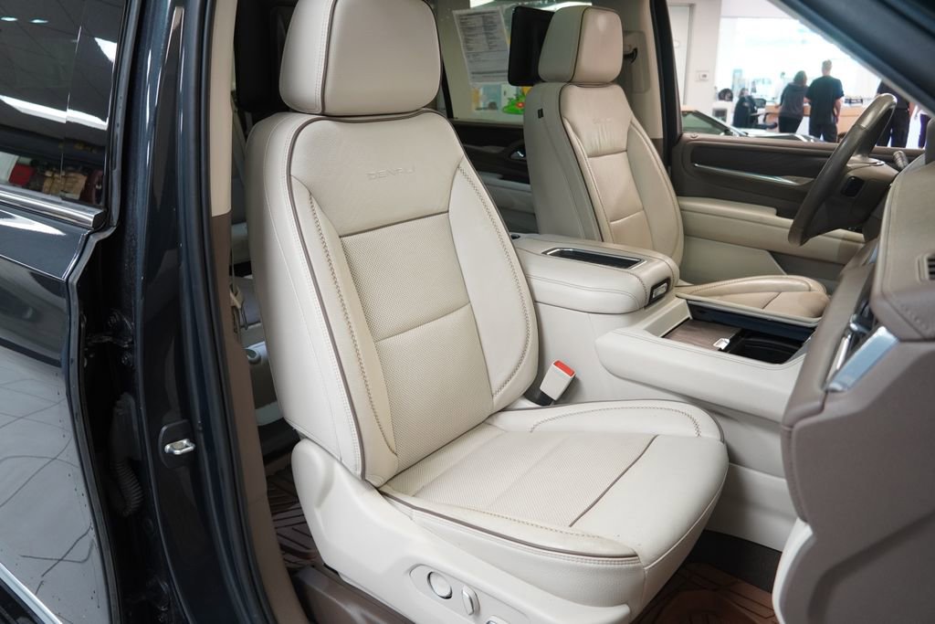 Used 2021 GMC Yukon XL Denali w/ Denali Premium Package AWD/4WD image 28