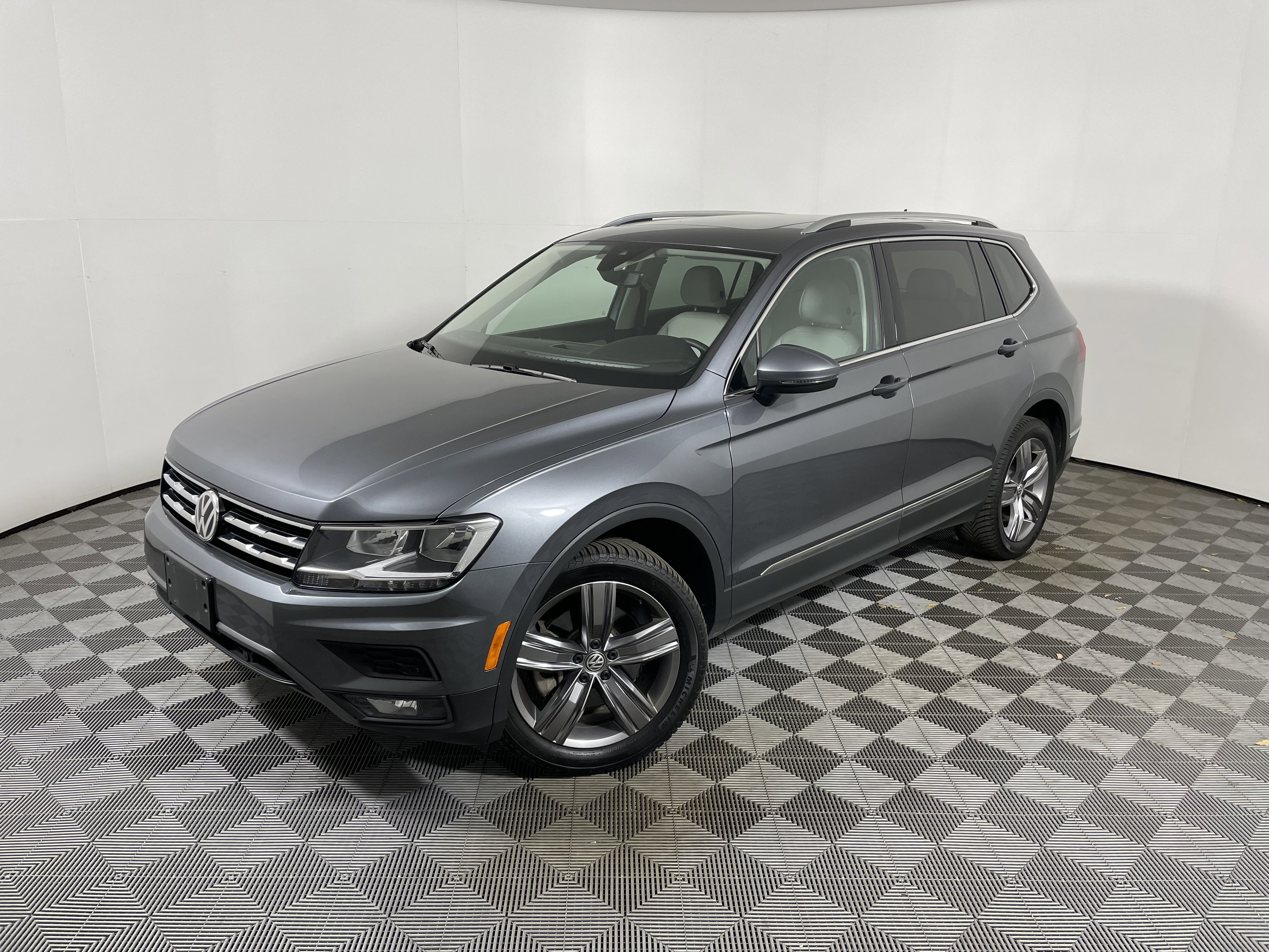 Used 2021 Volkswagen Tiguan SEL AWD/4WD image 1