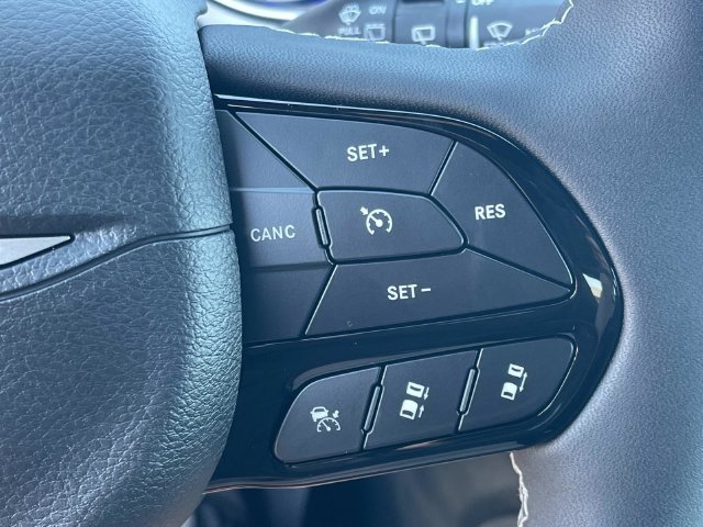 New 2027 Chrysler Pacifica Limited FWD image 32