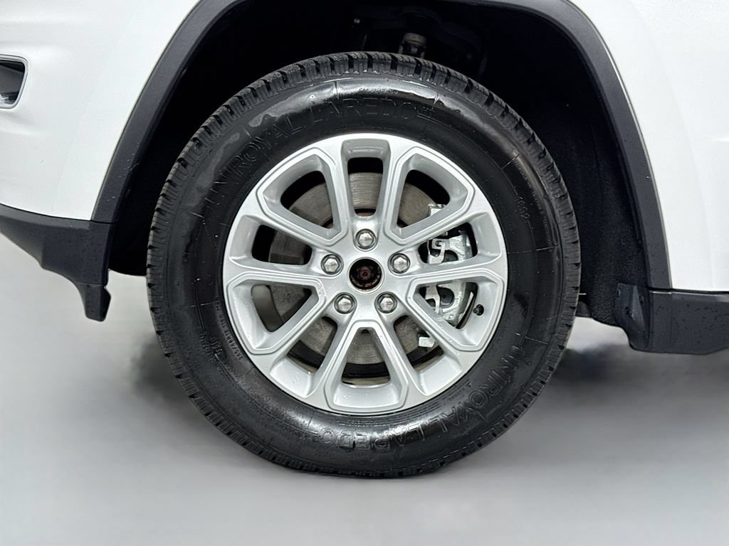Used 2021 Jeep Grand Cherokee Laredo X AWD/4WD image 9