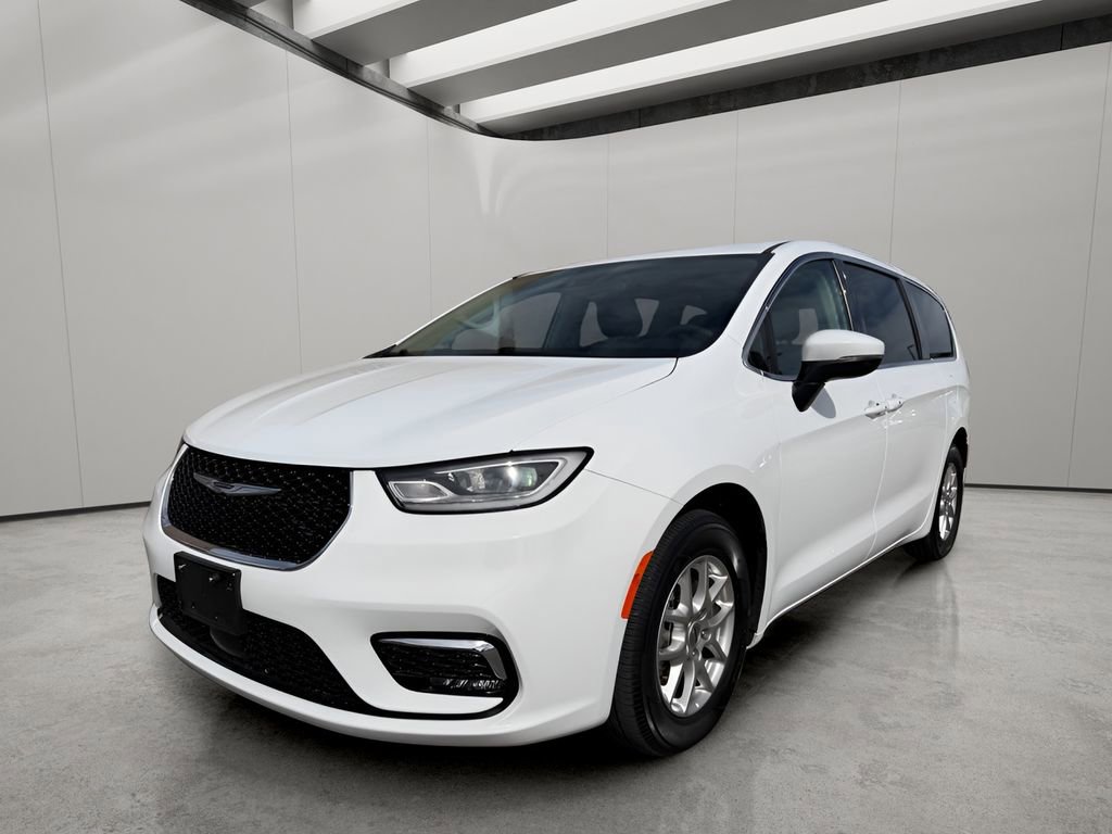 Used 2023 Chrysler Pacifica Touring-L image 1