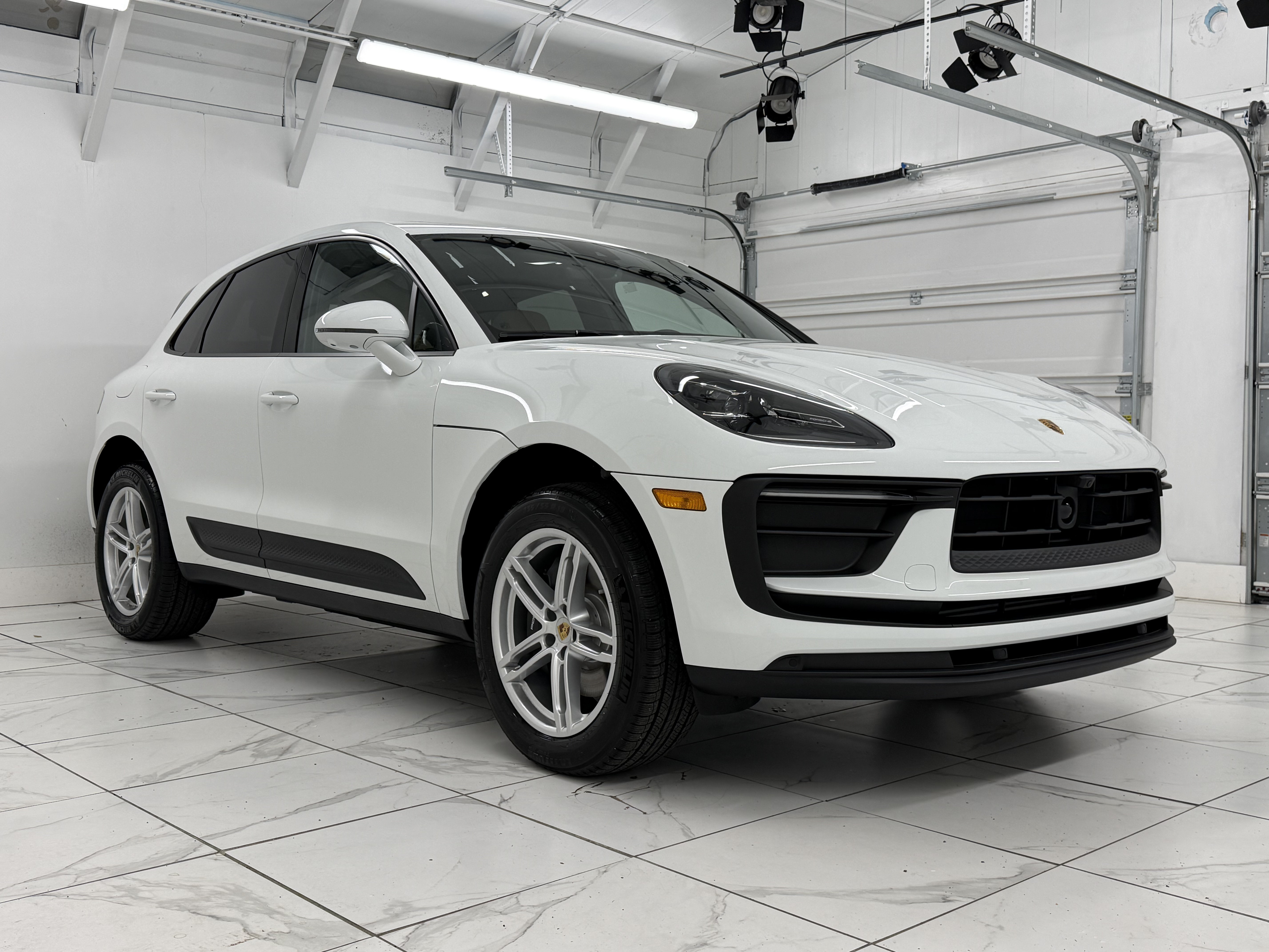 Certified 2026 Porsche Macan AWD/4WD image 10