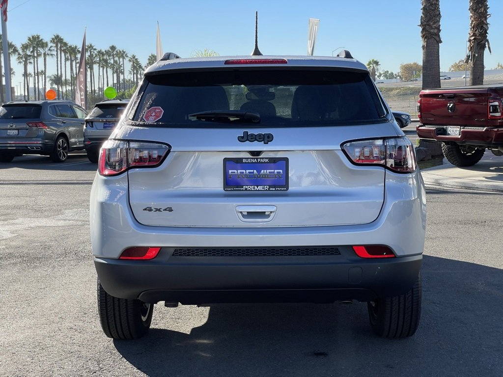 New 2026 Jeep Compass Latitude image 5