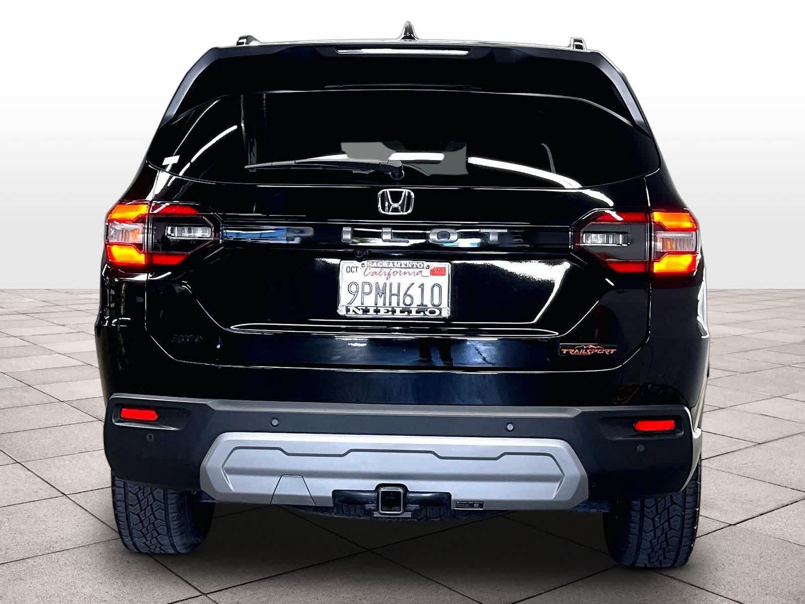 Used 2025 Honda Pilot TrailSport image 7