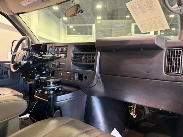 Used 2015 Chevrolet Express 3500 RWD image 22