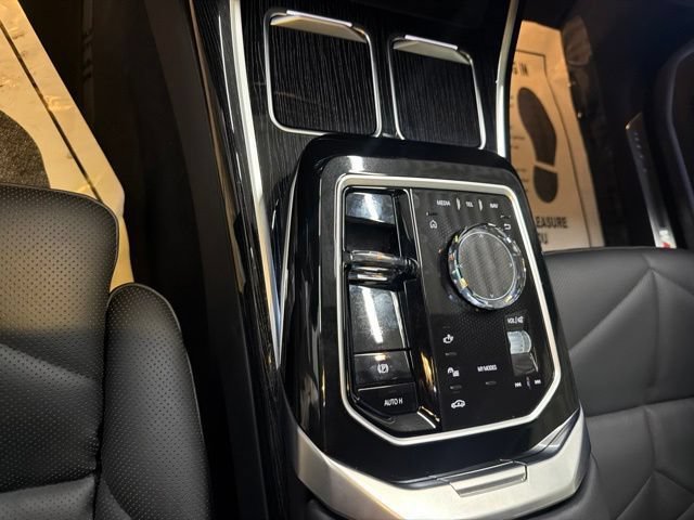 Used 2025 BMW 740i xDrive AWD/4WD image 17